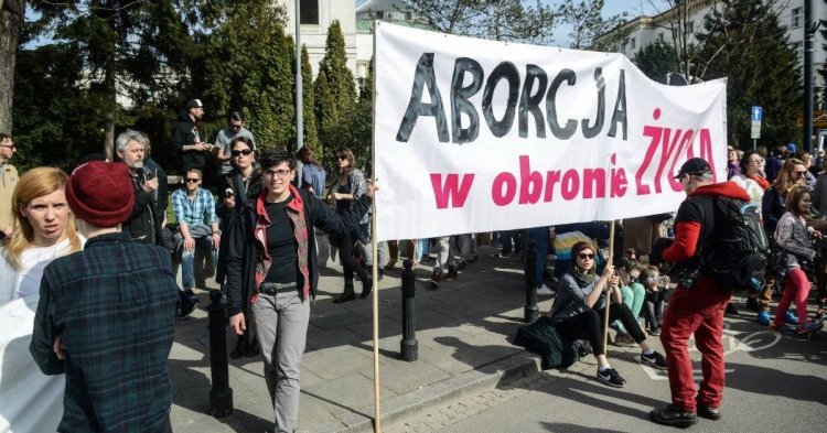 Prawo do aborcji – czyli jak Polska prezentuje się na tle Unii Europejskiej