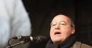 Interview with Gregor Gysi : Be more rebellious