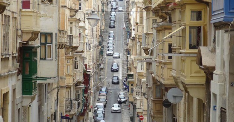 Malta: Katholisch, Fortschrittlich und Konservativ 