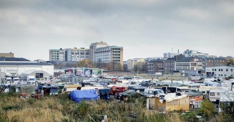 What barriers do the Roma face in Europe?