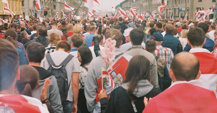 Die weiß-rote Hoffnung in Belarus: Was geschah und wie darüber berichtet wurde