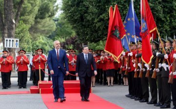 Und ewig lockt Europa : Albanien auf dem Weg zum EU-Beitritt 