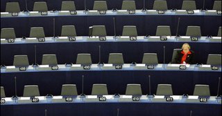 Young European Federalists remind MEPs of their duties