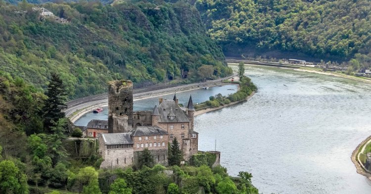 La reconnaissance de la personnalité juridique du Rhin comme outil de coopération transfrontalière