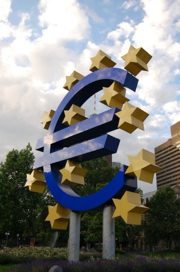 Die AfD will den Euro abschaffen. Was wären die Folgen ?