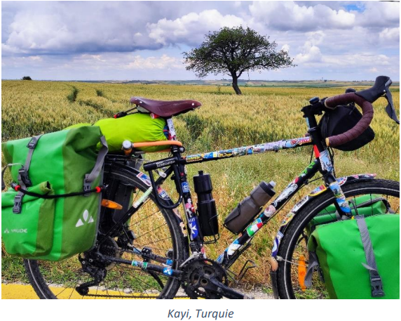 Le parfait sac à main de voyage pour femme - Une Porte Sur Deux Continents